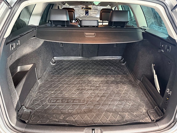 Volkswagen Passat Alltrack 21 of 23