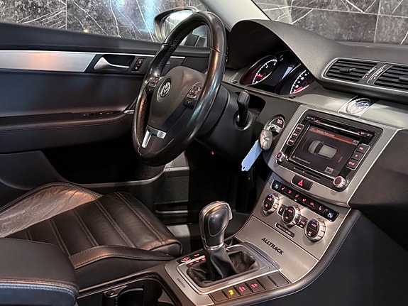Volkswagen Passat Alltrack 14 of 23