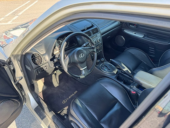 Lexus Is200 2004 photo 3