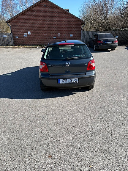 Volkswagen Polo 2 of 5