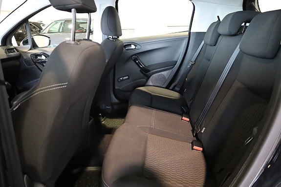 Peugeot 208 12 of 23