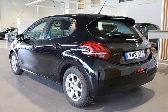 Peugeot 208 3 of 5