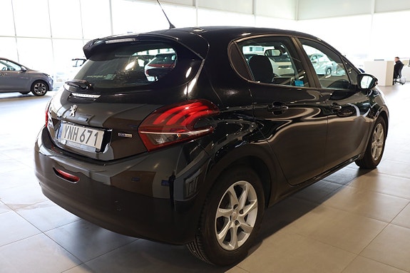 Peugeot 208 5 of 5