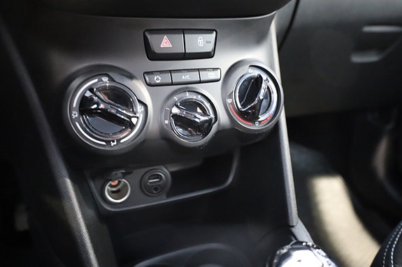 Peugeot 208 18 of 23