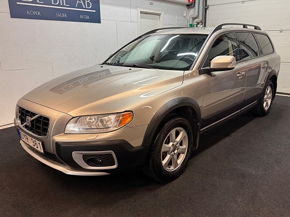 Volvo XC70 2 of 5