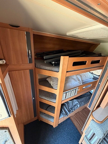 Hobby 560 KMFE DE LUXE, Barnkammarvagn 3-våningssäng 11 of 12