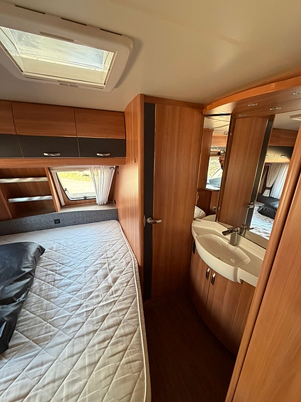 Hobby 560 KMFE DE LUXE, Barnkammarvagn 3-våningssäng 12 of 12