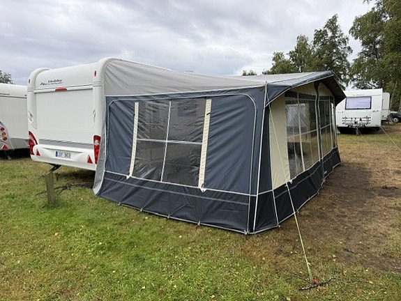 Hobby 560 KMFE DE LUXE, Barnkammarvagn 3-våningssäng 2 of 12