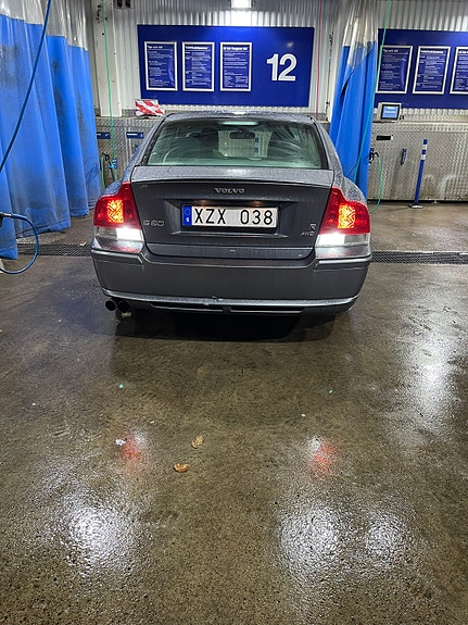 Volvo S60 4 of 5