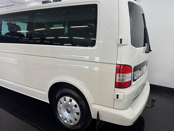 Volkswagen Caravelle 4 of 5