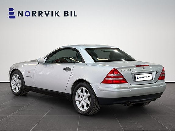 Mercedes-Benz SLK230 4 of 5