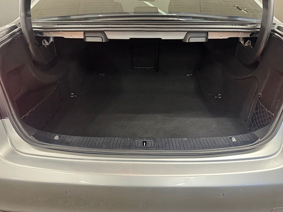 Mercedes-Benz E220 14 of 14