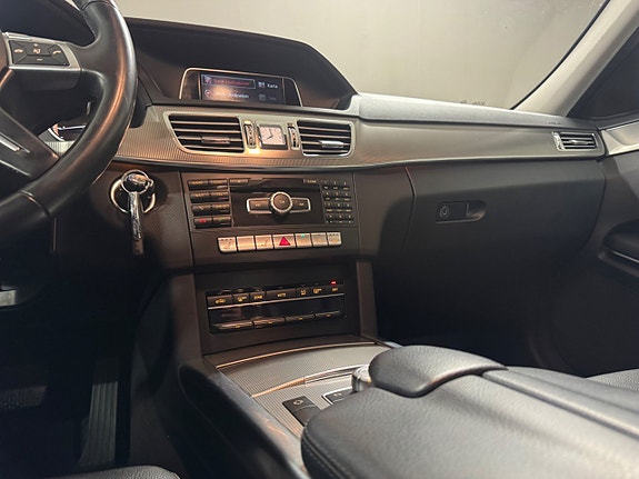 Mercedes-Benz E220 10 of 14