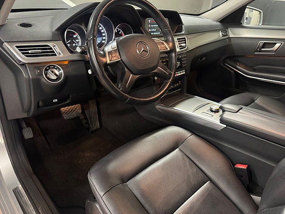 Mercedes-Benz E220 11 of 14