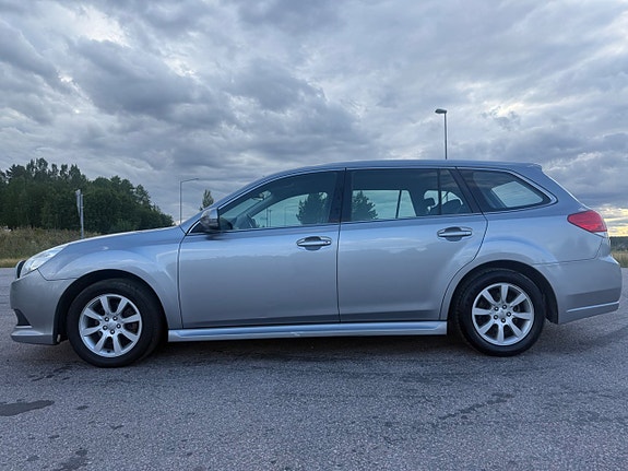Subaru Legacy 5 of 27