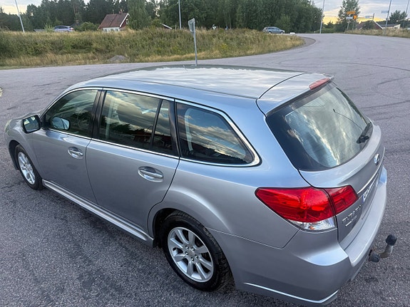 Subaru Legacy 6 of 27