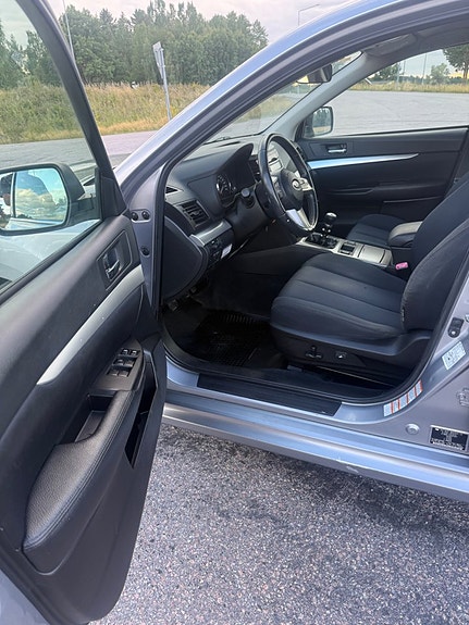 Subaru Legacy 15 of 27