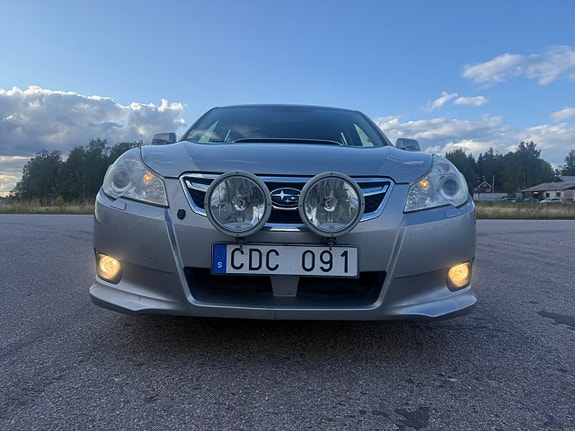 Subaru Legacy 2 of 27