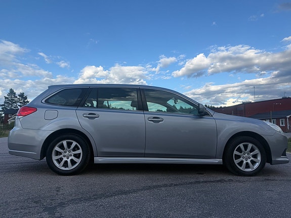 Subaru Legacy 12 of 27