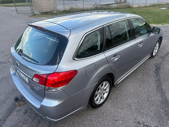 Subaru Legacy 10 of 27