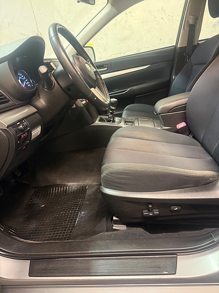 Subaru Legacy 16 of 27