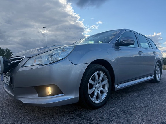 Subaru Legacy 4 of 27