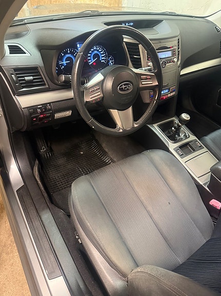 Subaru Legacy 17 of 27