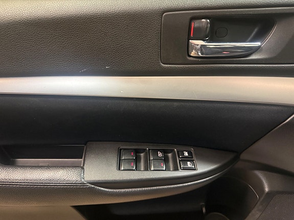 Subaru Legacy 18 of 27