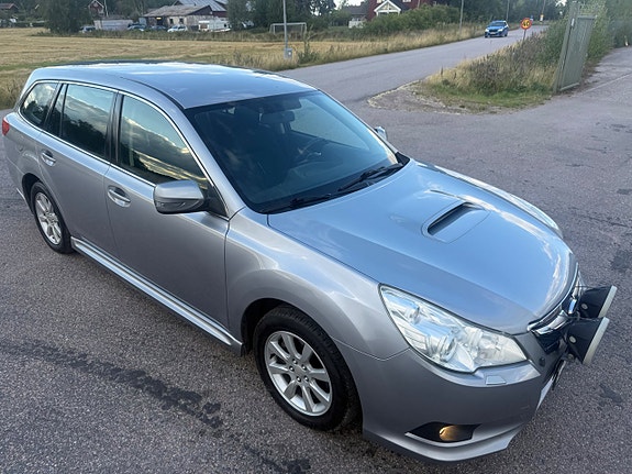 Subaru Legacy 13 of 27