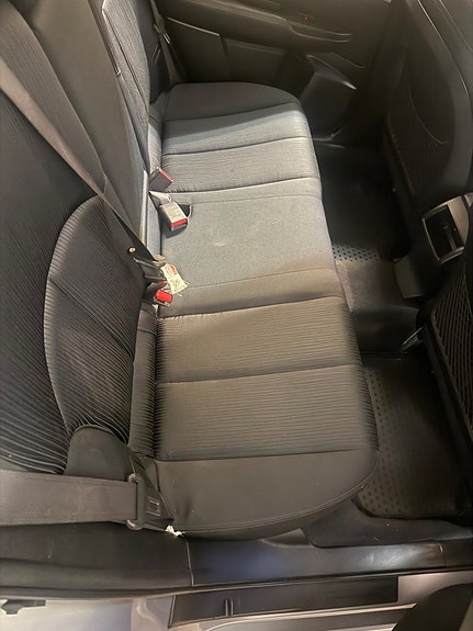 Subaru Legacy 21 of 27