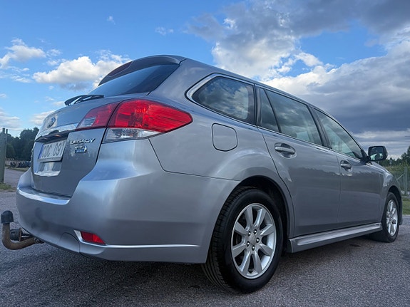 Subaru Legacy 11 of 27