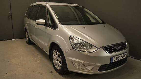 Ford Galaxy 2 of 5