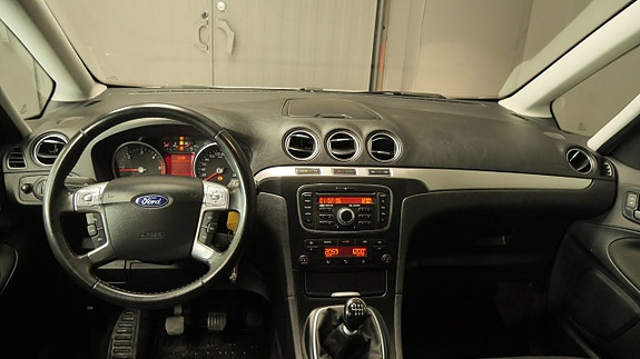 Ford Galaxy 4 of 5