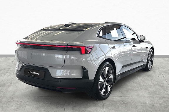 Polestar 4 8 of 30