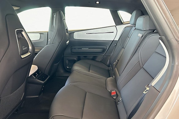 Polestar 4 11 of 30