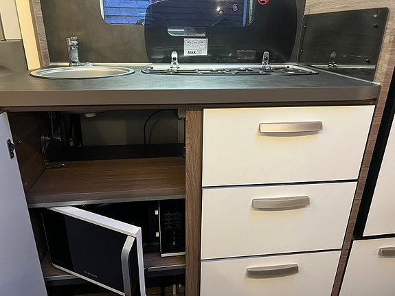 Knaus Topputrustad drömvagn 500 KD Silver Selection – AC, solceller, Wi-Fi & redo för semester! 6 of 13