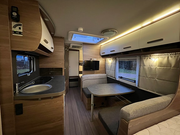 Knaus Topputrustad drömvagn 500 KD Silver Selection – AC, solceller, Wi-Fi & redo för semester! 4 of 13
