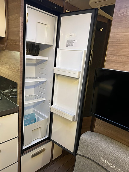 Knaus Topputrustad drömvagn 500 KD Silver Selection – AC, solceller, Wi-Fi & redo för semester! 7 of 13