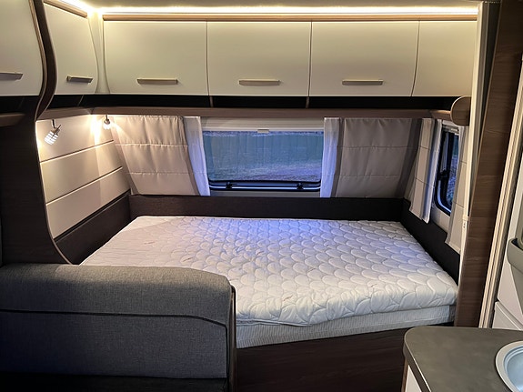 Knaus Topputrustad drömvagn 500 KD Silver Selection – AC, solceller, Wi-Fi & redo för semester! 11 of 13