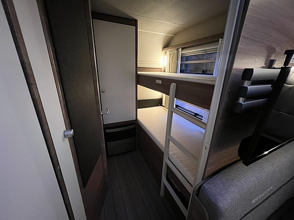 Knaus Topputrustad drömvagn 500 KD Silver Selection – AC, solceller, Wi-Fi & redo för semester! 8 of 13