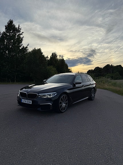 BMW M550d 3 of 5