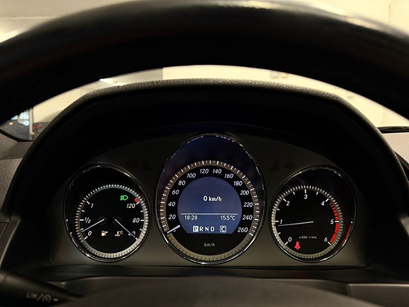 Mercedes-Benz C250 9 of 23