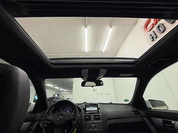 Mercedes-Benz C250 5 of 23