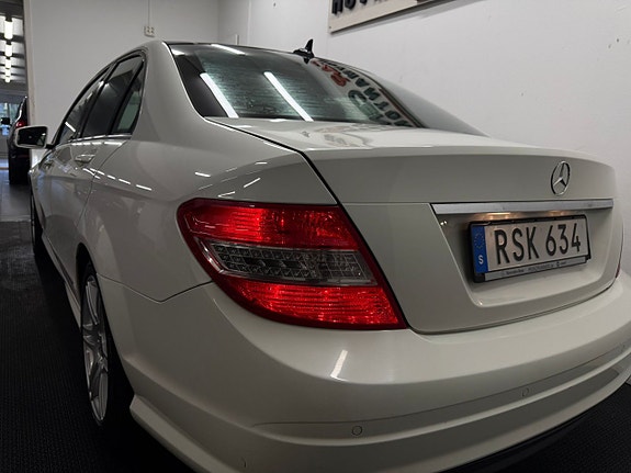 Mercedes-Benz C250 4 of 23
