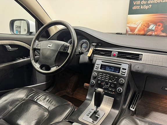 Volvo XC70 2 of 5