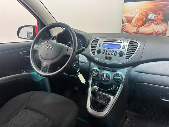 Hyundai i10 2 of 5