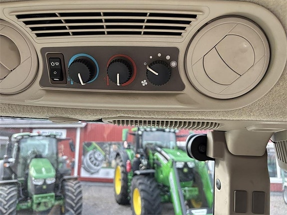 John Deere 5125R med frontlyft 8 of 8