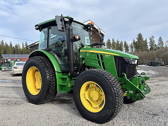 John Deere 5125R med frontlyft