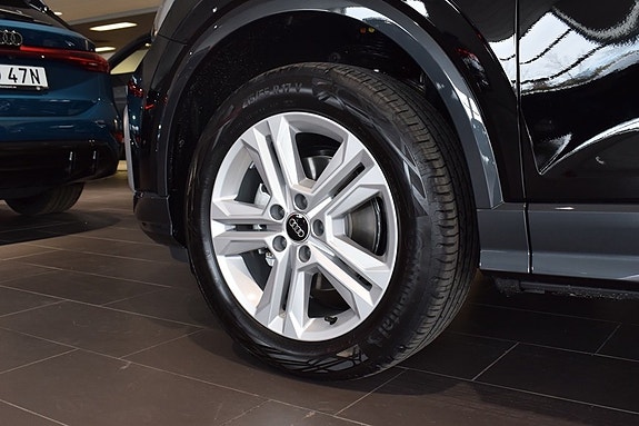 Audi Q2 4 of 5