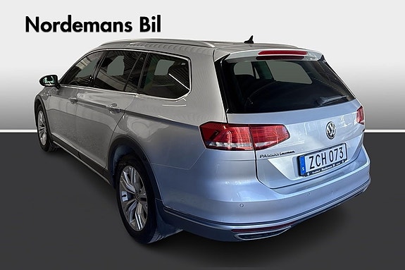 Volkswagen Passat Alltrack 3 of 5